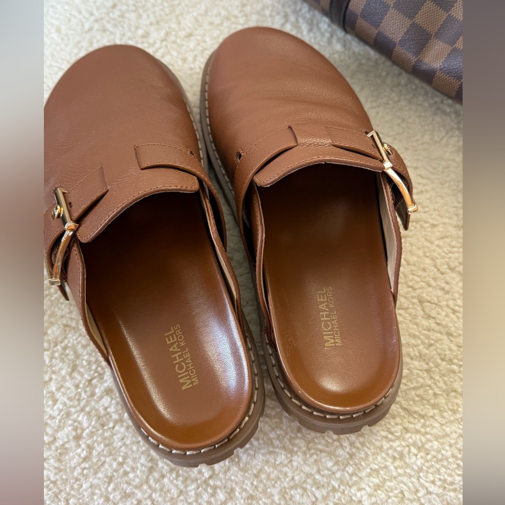 Michael Kors Brown 100% Leather  Clogs Slip-On Shoes with Gold Buckle size 7,5 - Picture 8 of 13